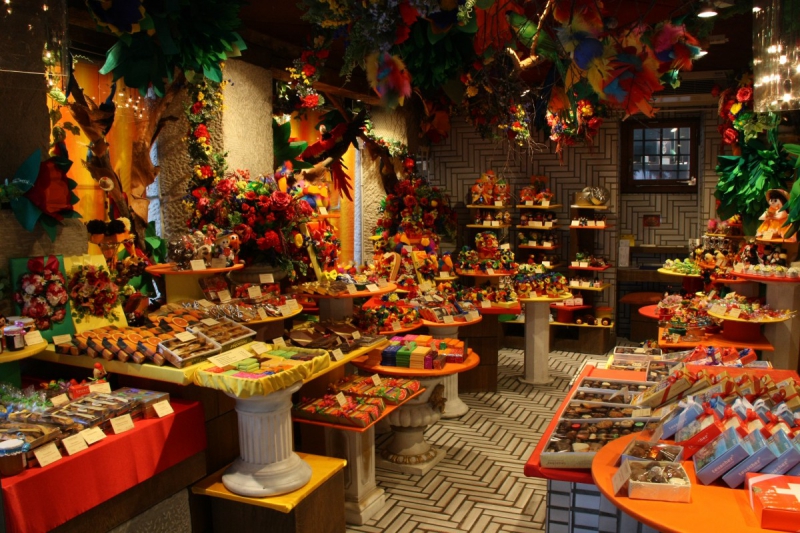 ecommerce-VALBONNE-min_candy_store_chocolate_shop_chocolate_switzerland-393515